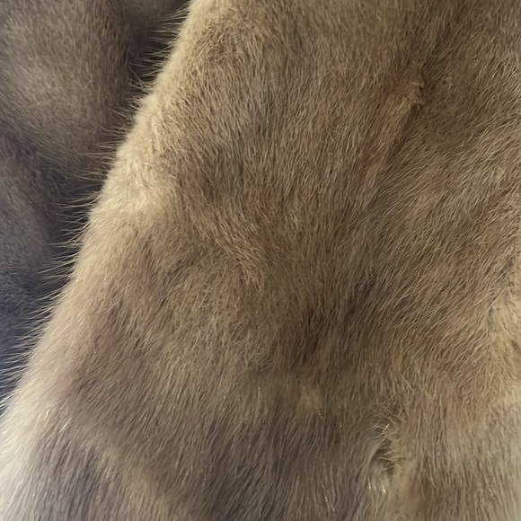 Fur shawl authentic Harold Ray furs Worcester lined - Picture 4 of 6